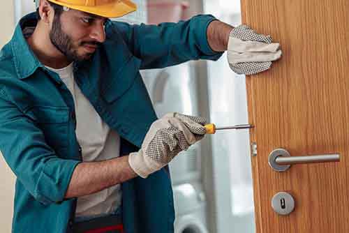 emergency Reseda locksmith